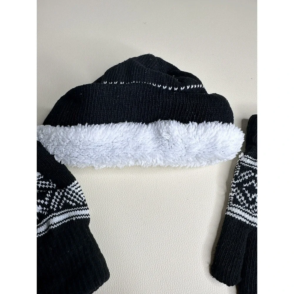 Unisex Snowflake gloves and hat, one size, black/white‎
